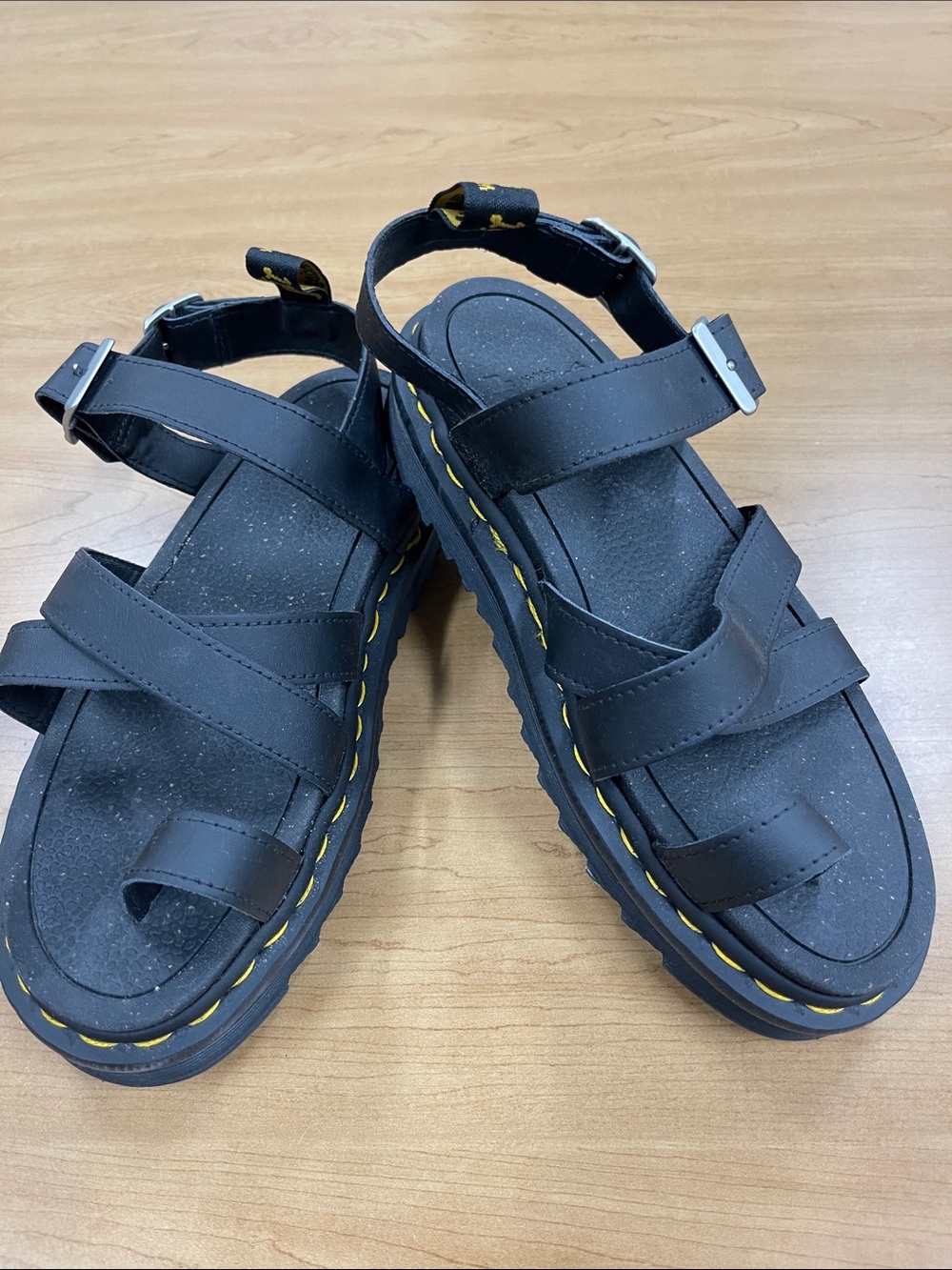 Dr. Martens Avry Hydro Black Leather Platform Sandals nwot